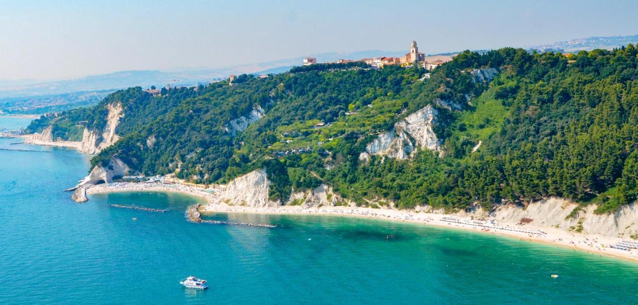 Camping Village Internazionale Sirolo Esterno foto