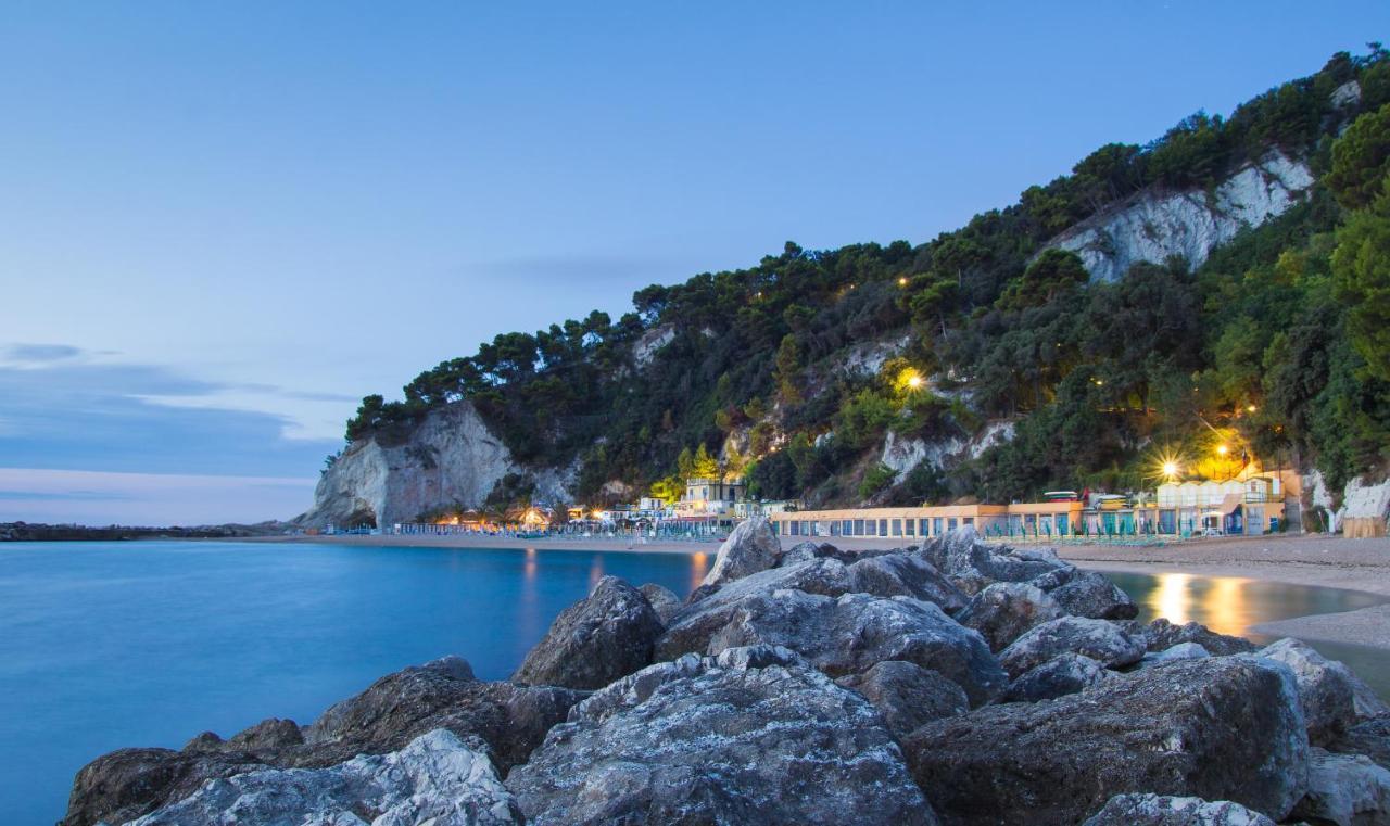 Camping Village Internazionale Sirolo Esterno foto